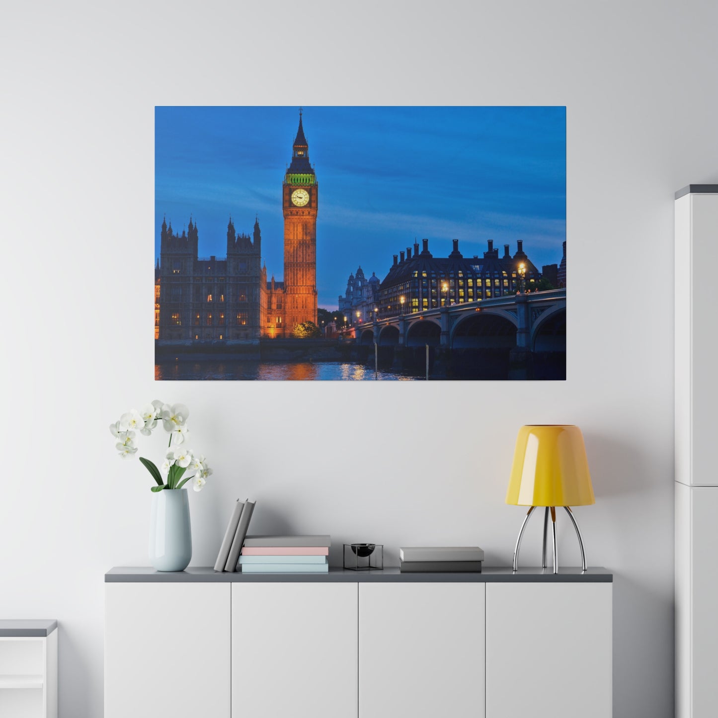 Night view of Big Ben in London, with the clock tower’s lights shining against the evening sky, creating a classic cityscape.